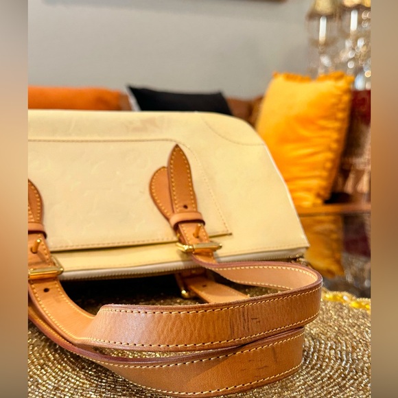 Authentic Louis Vuitton Rosewood Avenue Cream Vernis - Picture 4 of 13